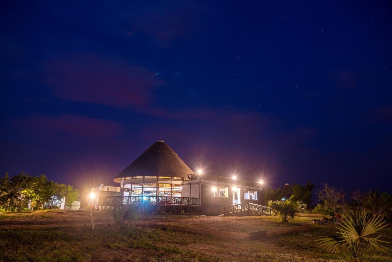 Tilenga Safari Lodge Arua Kültér fotó