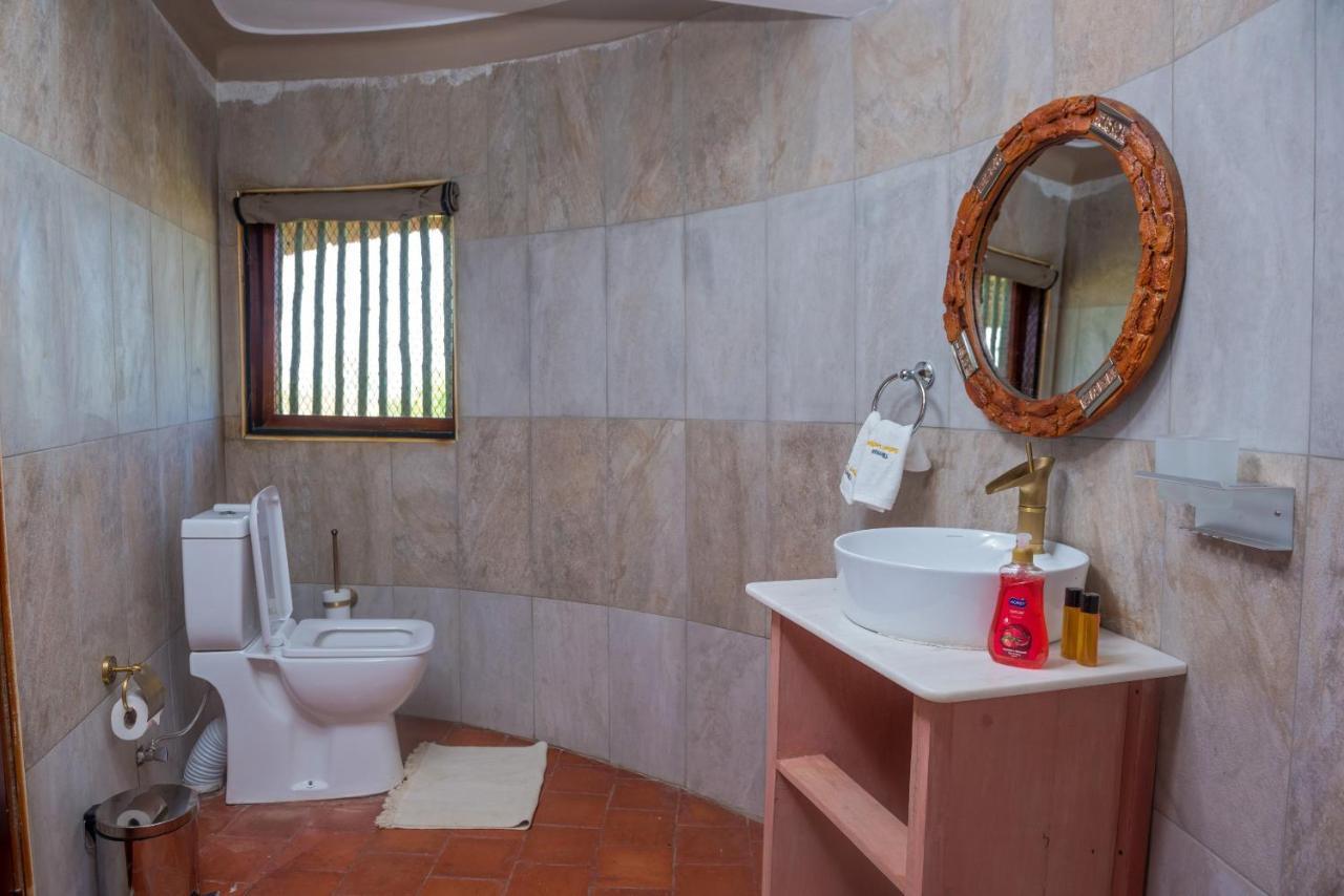 Tilenga Safari Lodge Arua Kültér fotó
